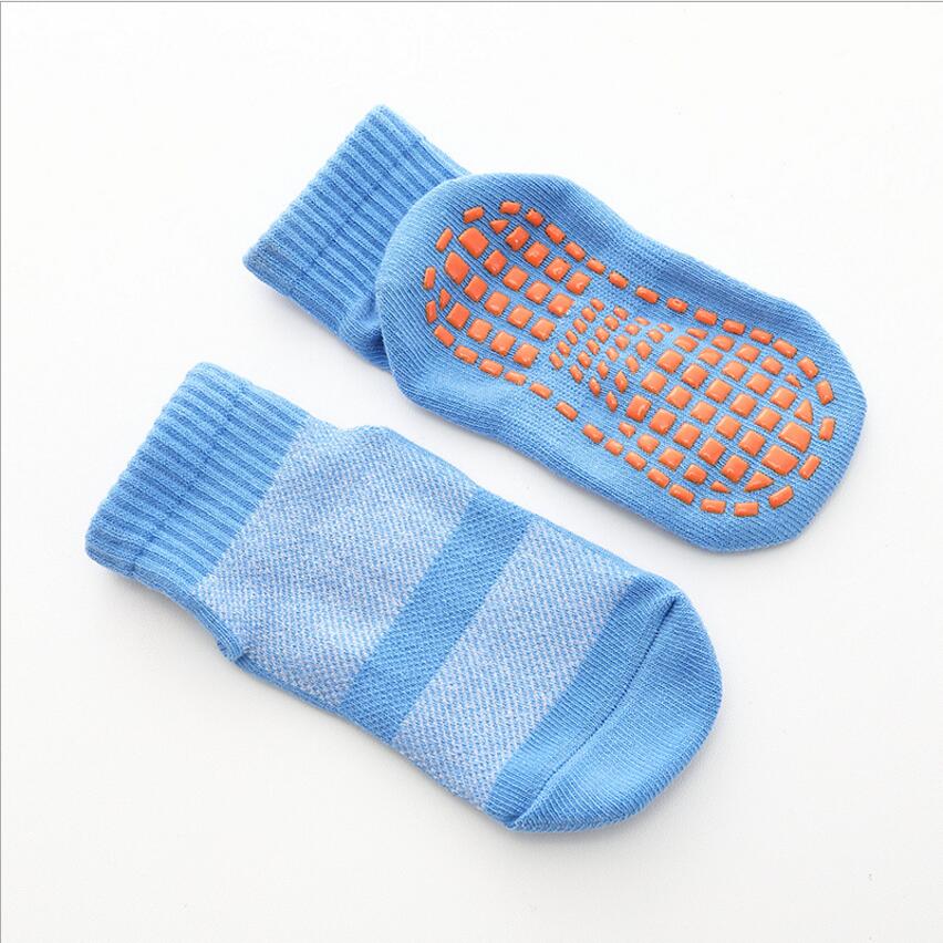 Anti-slip Sok Jongens meisjes Zachte Kamer Vloer binnen buiten Party Game Korte Trampoline slang Baby Antislip Sokken Kinderen sokken: Blue Socks / 1 to 4 Year