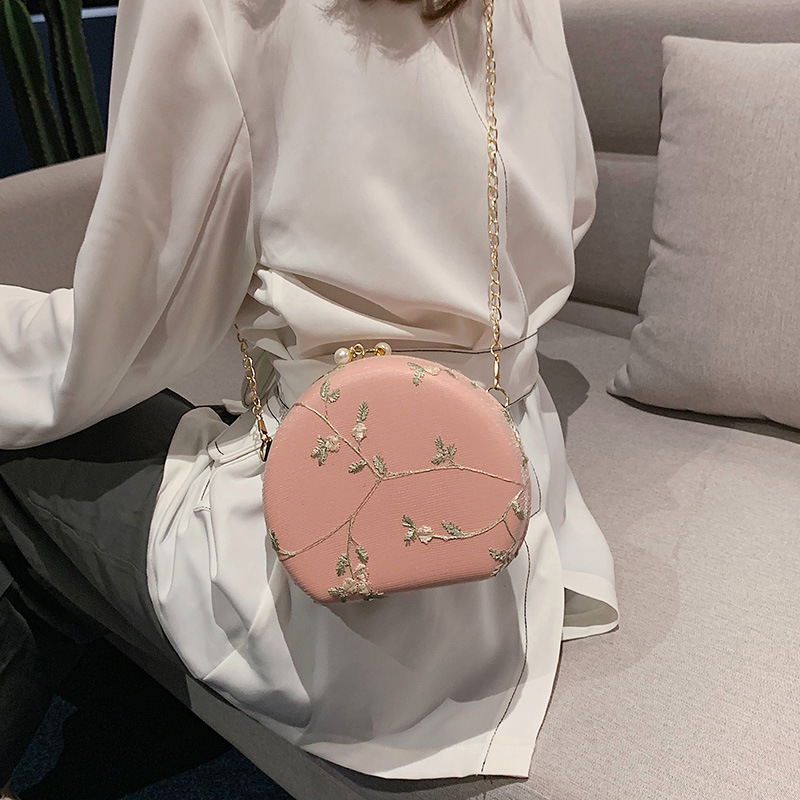 New Fiori Del Ricamo Delle Donne di Disegno Flap Clutch Da Sera Borse Catena D'oro Borse A Spalla Ragazze Borse Borse Per Le Signore Sacchetto Del Partito