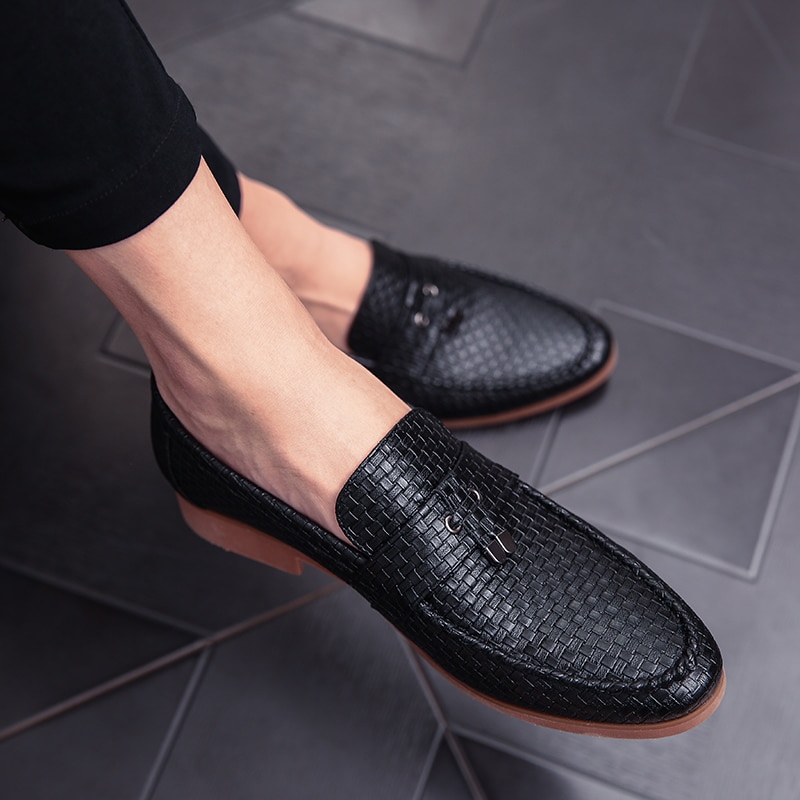 Mænd loafers sko læder mokkasiner slip on mænd & #39 ;s fritidssko udendørs kjole fest loafers mandlige lejligheder moccasin sko stor størrelse 47