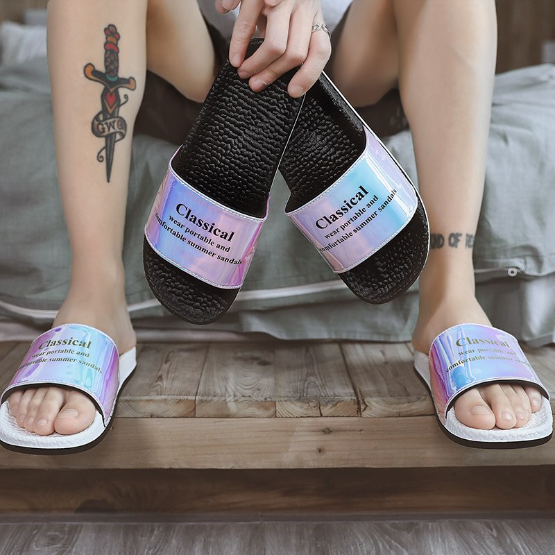 Sommar svarta tofflor herr halkfria tofflor herr mjuka bekväma blanka tofflor koreanska glitterskor zapatos de verano