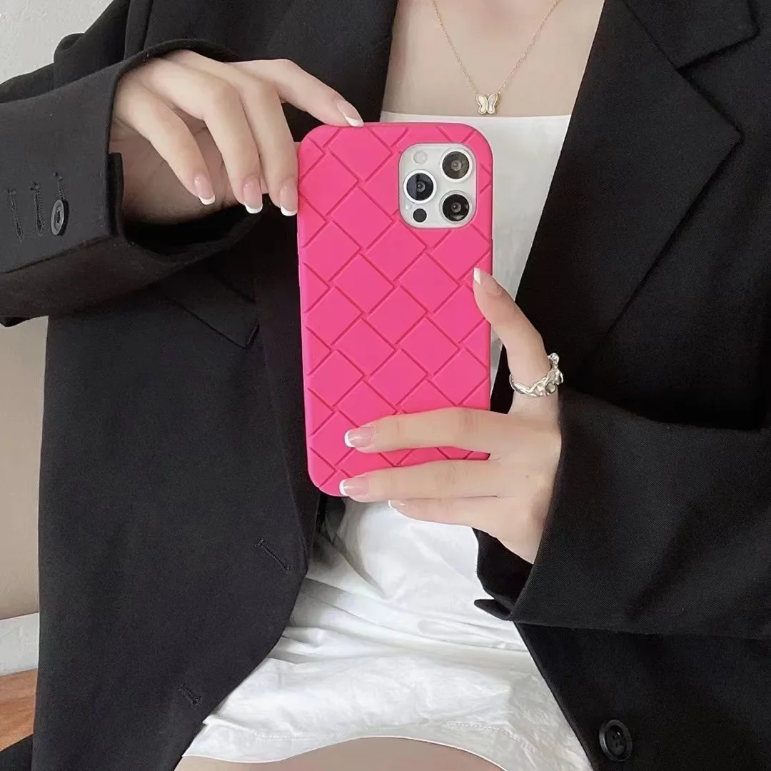 Funda de teléfono de Tpu estilo tejido de punto de lujo para iPhone 15 14 13 12 Pro Max Plus funda trasera de silicona suave a prueba de golpes: Fibra de carbono / Rojo