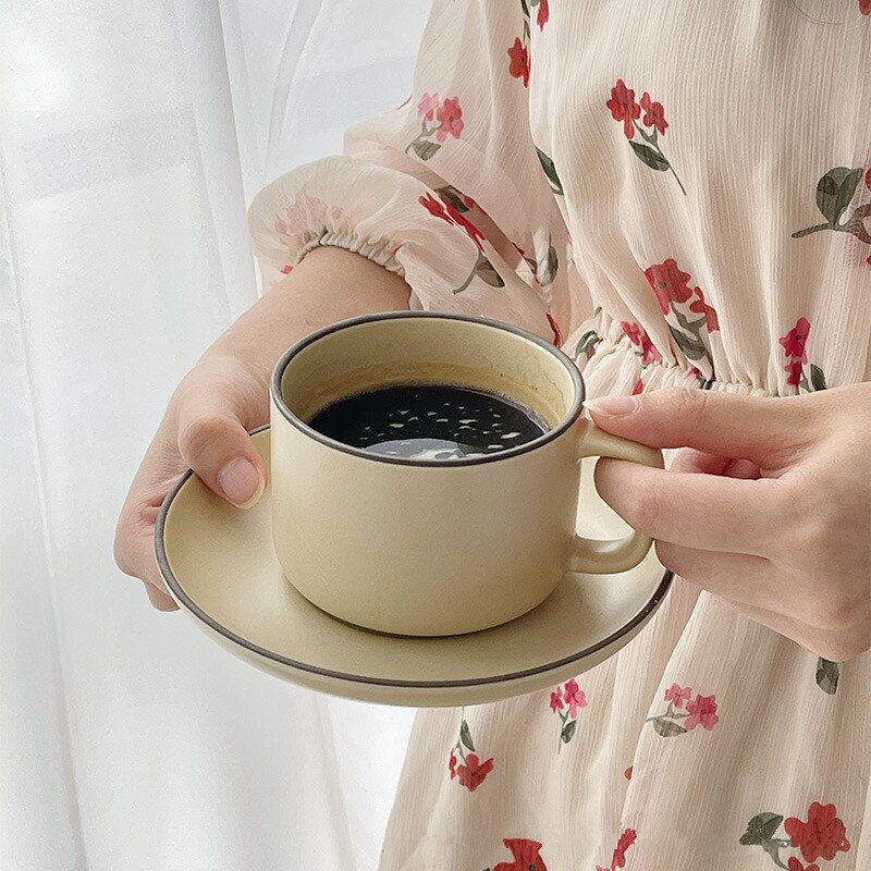 Cutelife nordycki ins beżowy zestaw ceramicznych filiżanek spodek kuchnia picie wielokrotnego użytku filiżanka robić mleka i herbaty dekoracyjny ślubny kubek śniadaniowy