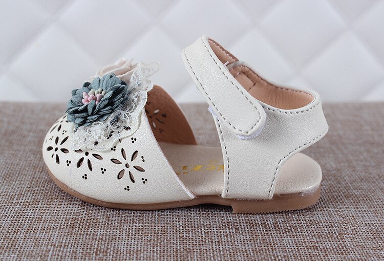 neueste Sommer freundlicher Leder Schuhe Süße Blume freundlicher Sandalen Für Mädchen Kleinkind Baby Atmungsaktive Aushöhlen Schuhe: W / Größe 25