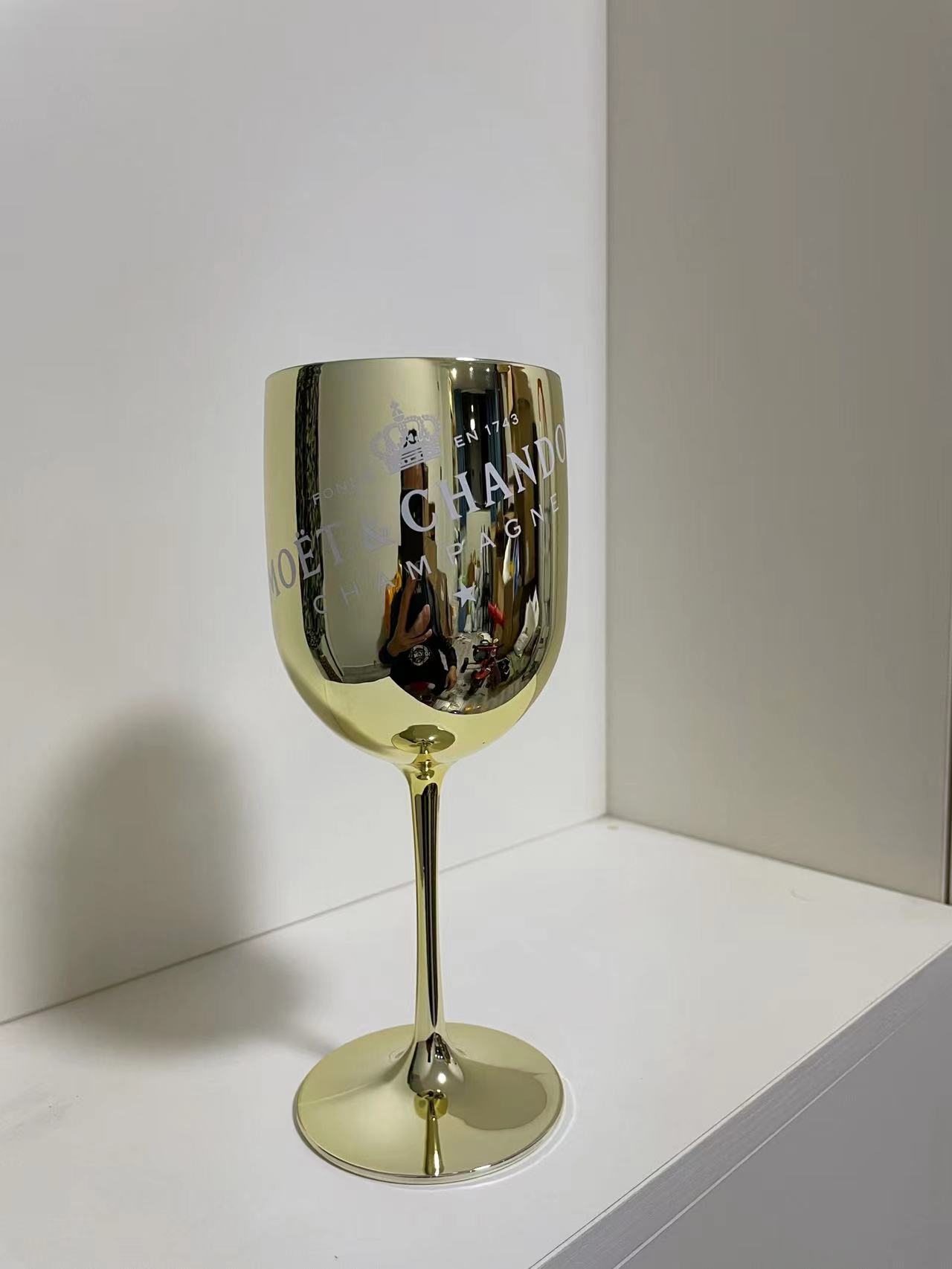 Populære champagneglas, cocktailglas, whiskyglas, akrylglas og high-foot glas i europa og amerika: Rødbrun