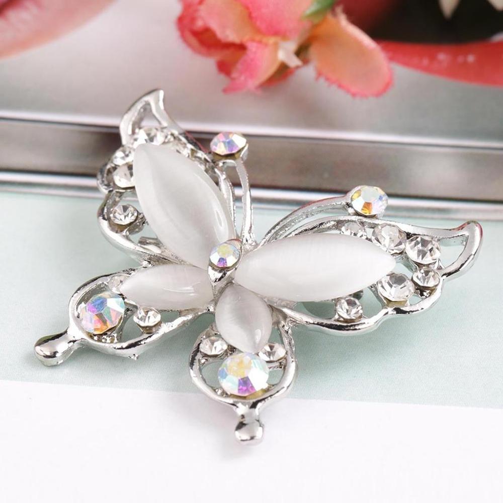 Lnrrabc Mode Vrouwen Zilverachtige Kleur Bloem Vormen Kristallen Imitatie Parel Broche Pin Sieraden Pins Broches De Strass Luxo