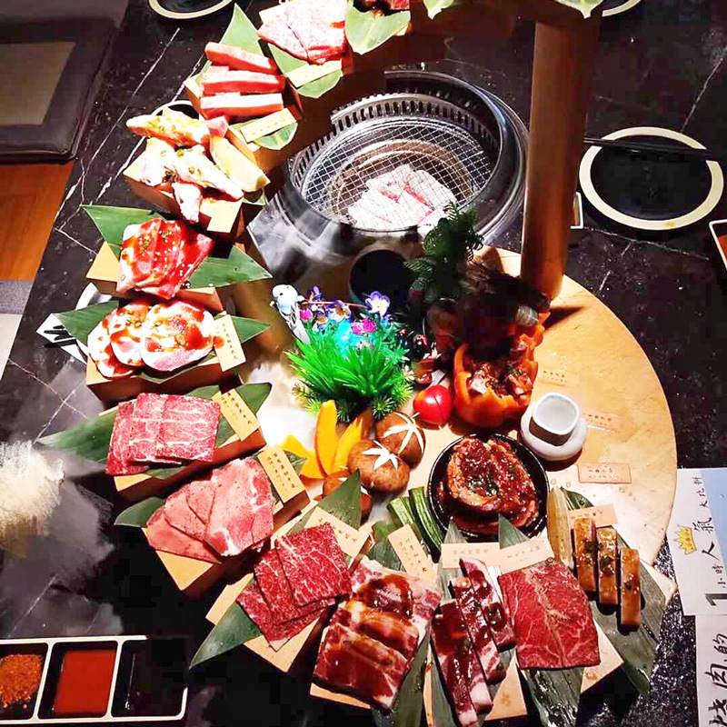Función de madera maciza Plato giratorio para sushi Suministros de Hotel Rejilla para aperitivos Platos de arte
