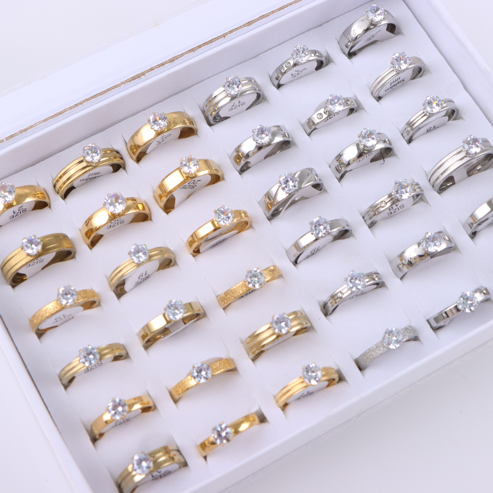 10/20/30/50 stks/partij Mode Elegante Ingelegde Roestvrij Stalen Ring Met Strass High-end Vrouwen Voorstel Engagement Sieraden: green / Gerhodineerd