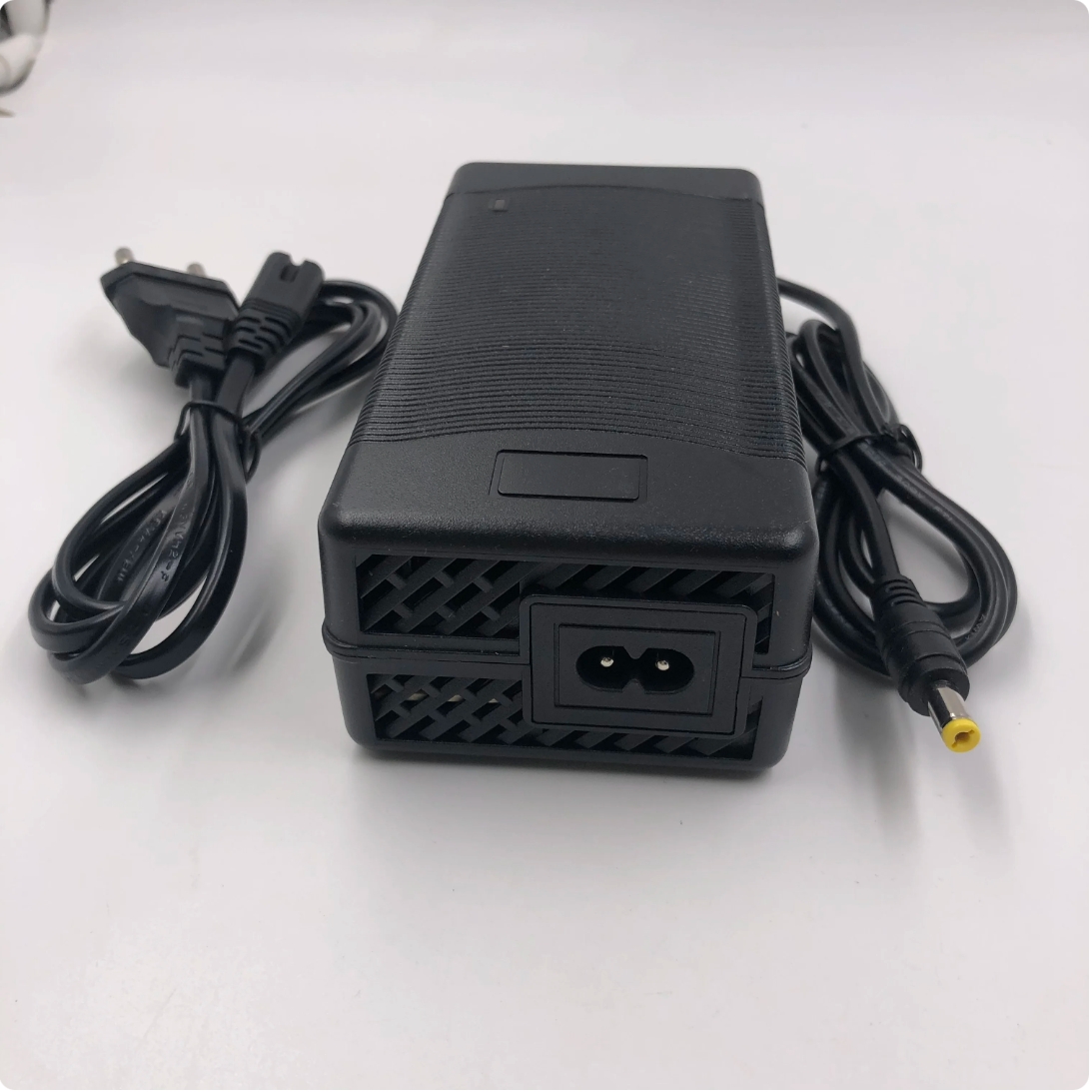 36V E Bike E scooter Oplader Uitgang 42V4A Oplader voor 10Serie 36V 37V Li-ion Batterij Oplader DC 5.5mm * 2.1mm snel opladen
