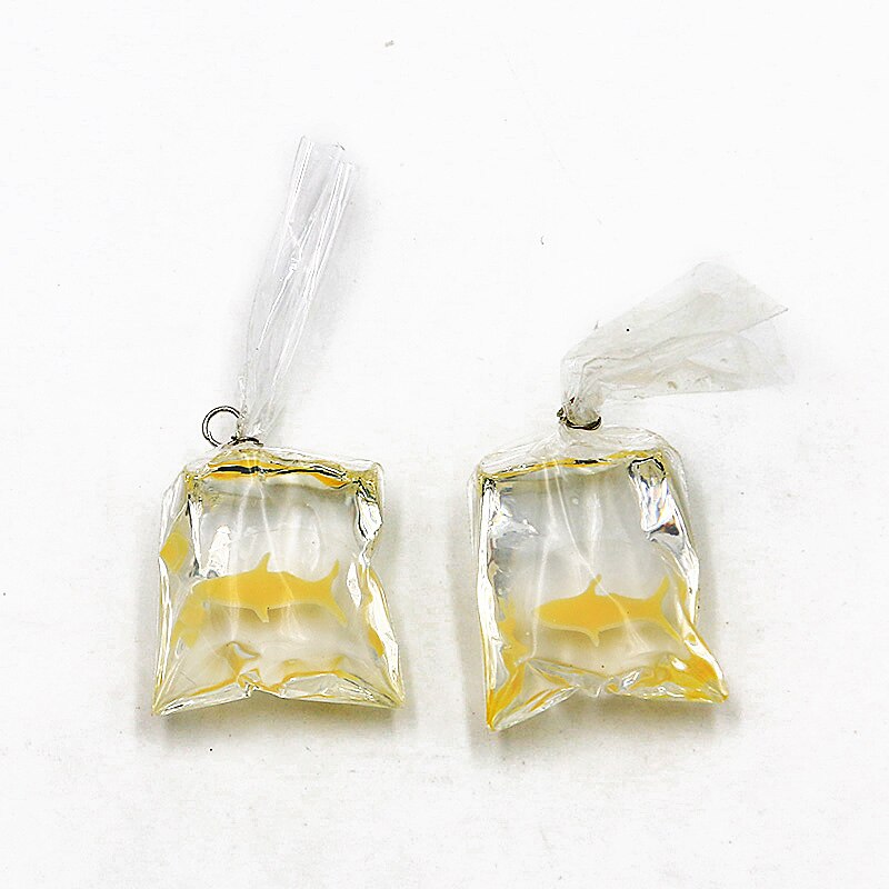 6 pçs 2 cor transparente resina peixinho encantos pequenos peixes na água saco de jóias pingente de saco de peixe brincos pingente artesanal diy ma: yellow