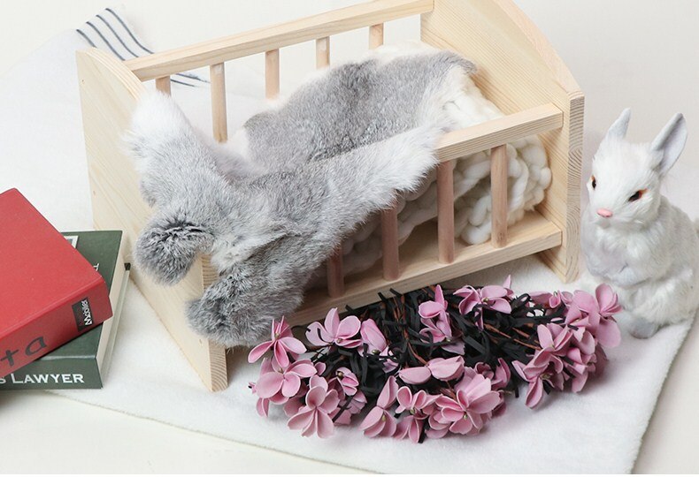 Neonatal photography props baby baby photo photo of the one-month-old wooden bed is a retro old props