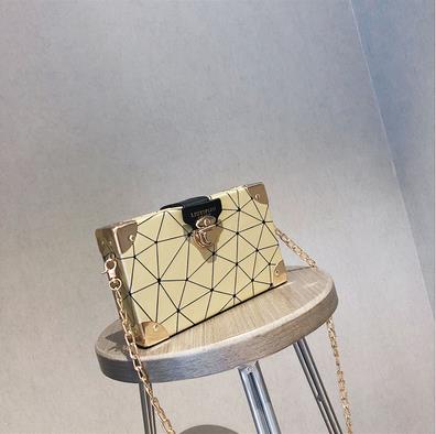 Angolo del Metallo di modo Geometrica Del Modello di Cuoio dell'unità di elaborazione Delle Signore di Sacchetto di Frizione di casuale Crossbody mini Sacchetto Del Messaggero per Le Donne Femminile lembo