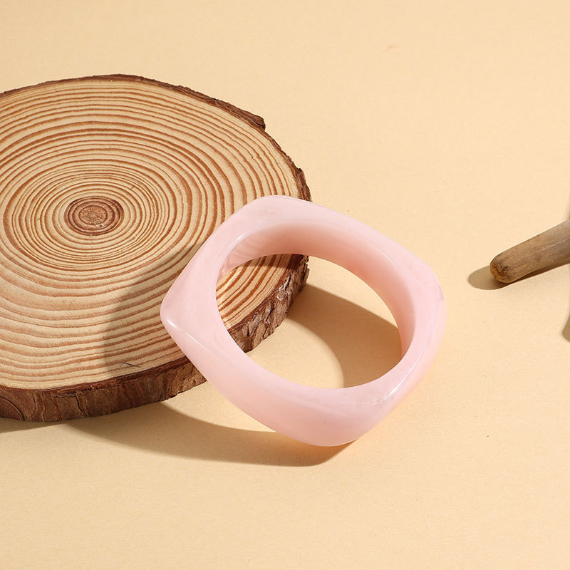 Geometrische acryl manchetarmbanden, armbanden voor dames, brede eenvoudige harsarmbanden, sieraden: Roodbruin