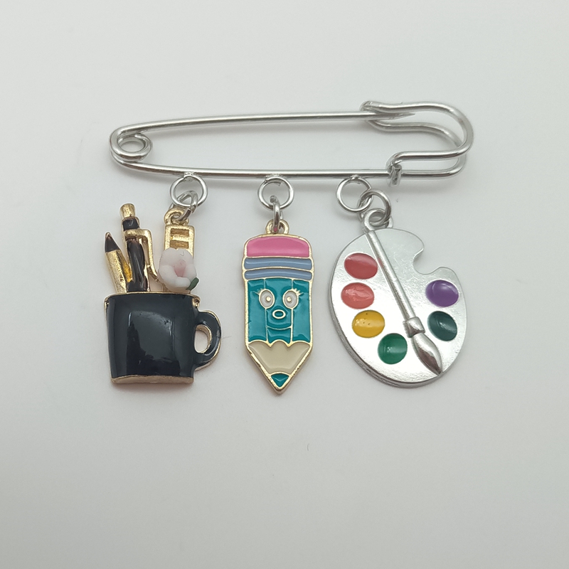 El broche de maestro de y erudioso te regalar mucho inspiración. Pequeño broche de para profesores y estudiantes.: COLOR ORO ROSADO
