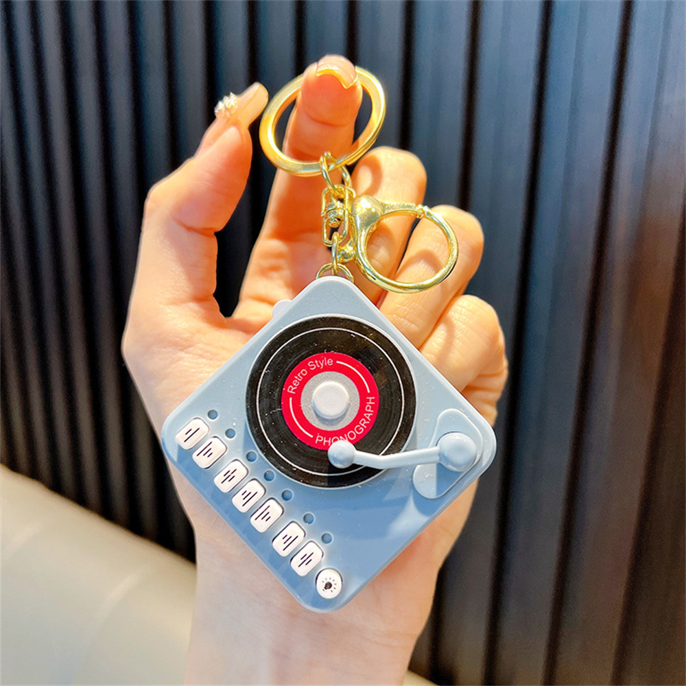 Vintage Mini Retro Cassette Recorder Music Box Key Chain Cute Mini Player Bag Pendant Keyring for Couple Friends