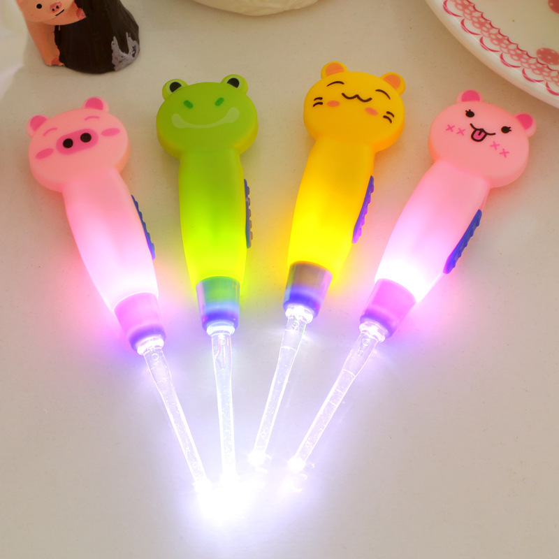 Babyverzorging Oor Lepel met Licht Kind Oren Cleaning Tools Baby Cartoon Oorsmeer Lepel Graven Lichtgevende Graven Oor Lepel Sturen willekeurig