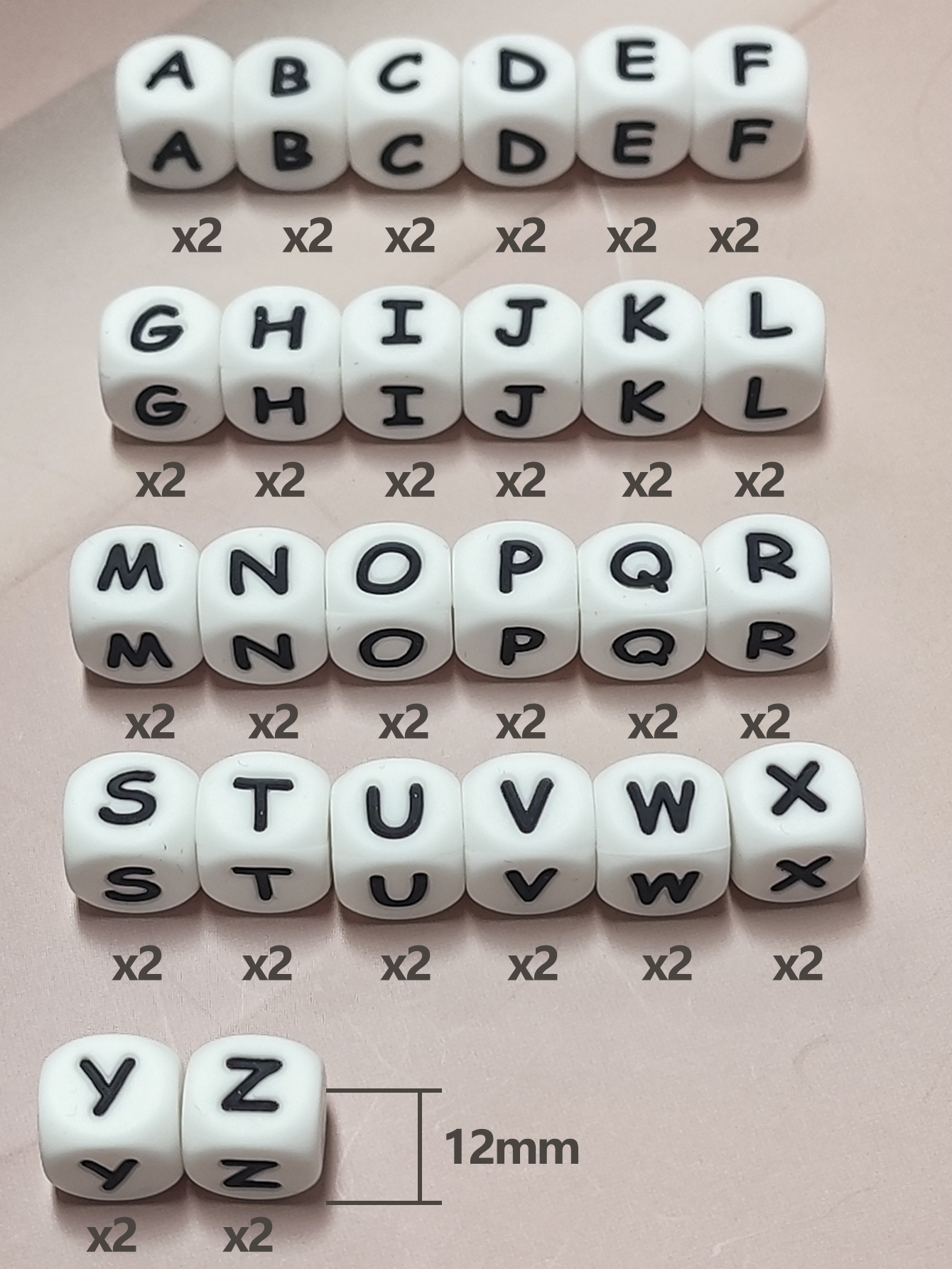 52 Uds cuentas de letras de silicona 12mm A-Z cuentas de letras cuadradas uniformes y precisas para pulsera Stethers llaveros collar cordones