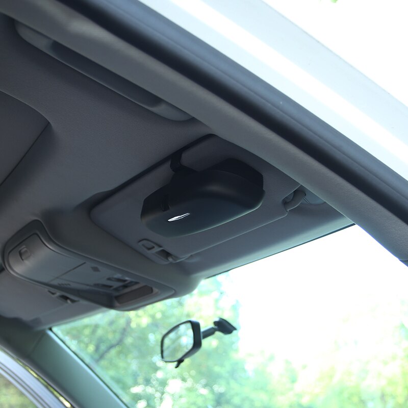 En lille skift brille sag organisator kasse solbriller holder opbevaringslommer til renault koleos til jeep kompas til equinox