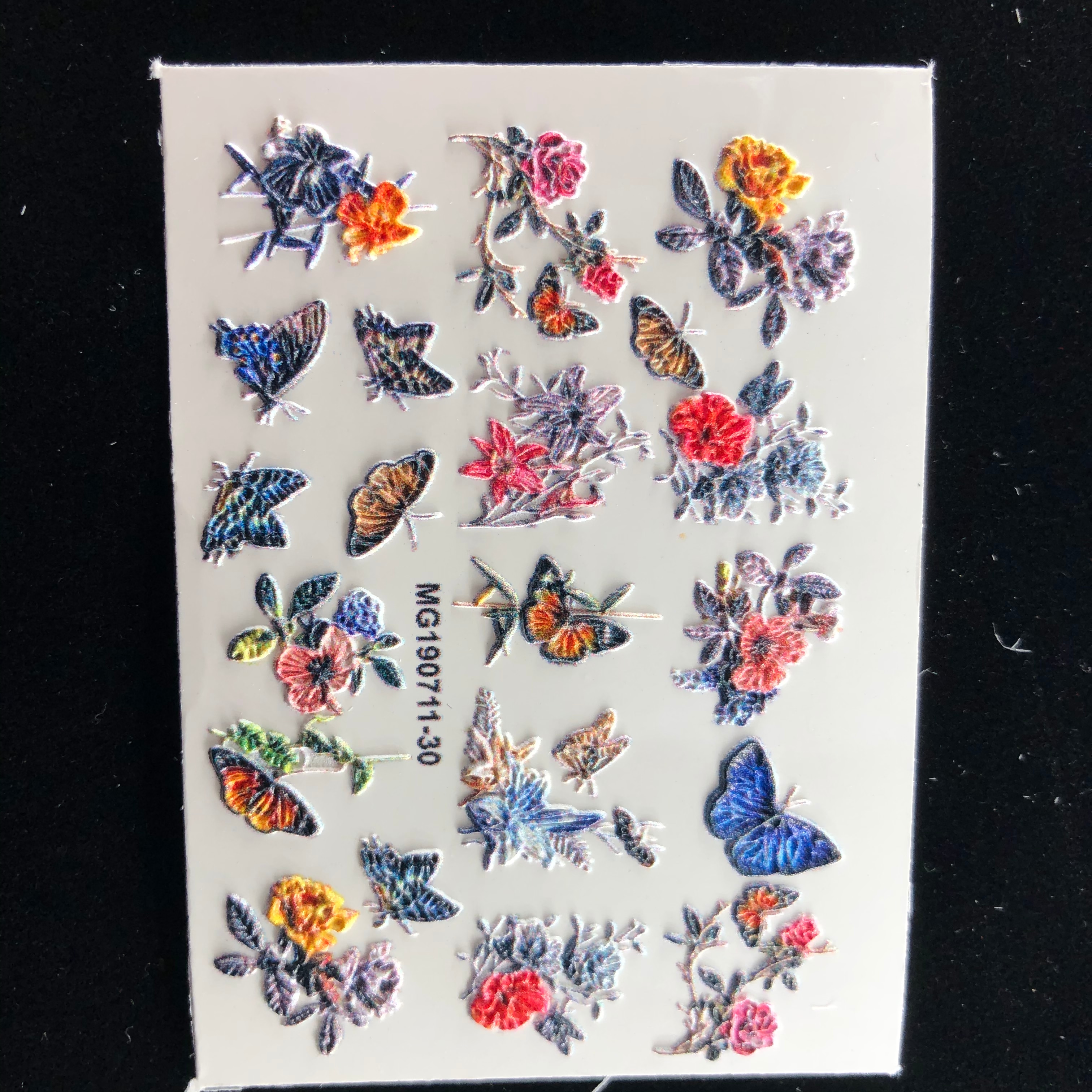 3D Neue Acryl Gravierte Nagel Aufkleber Blau &Ampere; Rosa Blume Schmetterling Wasser Decals Empaistic Nagel Wasser Rutsche Abziehbilder Z0302