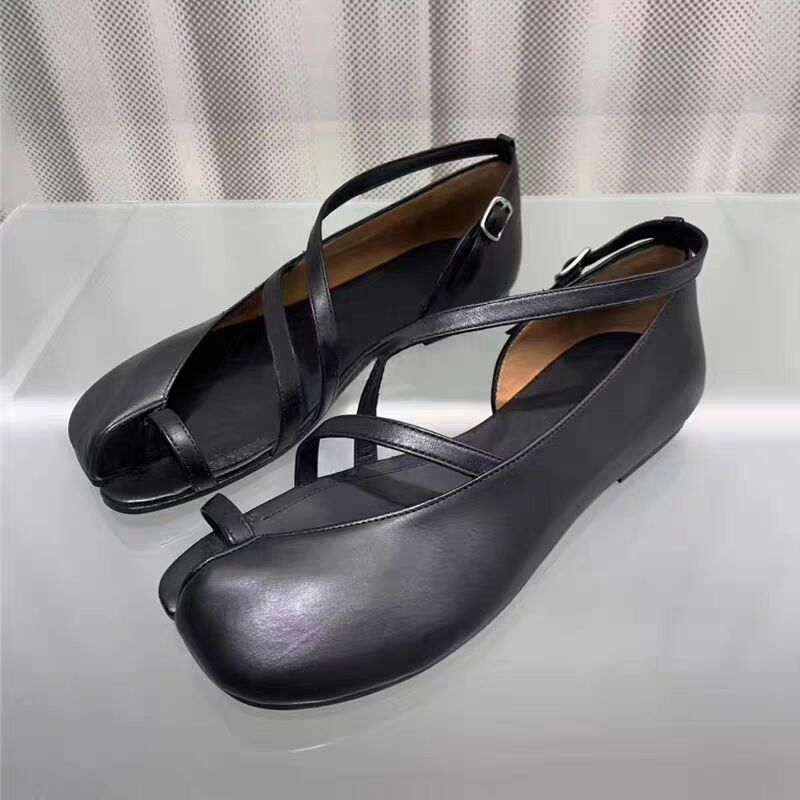 Newest Split toe sandals women leather flip flops cross-tied hollow roman flat summer shoes: Black / 35