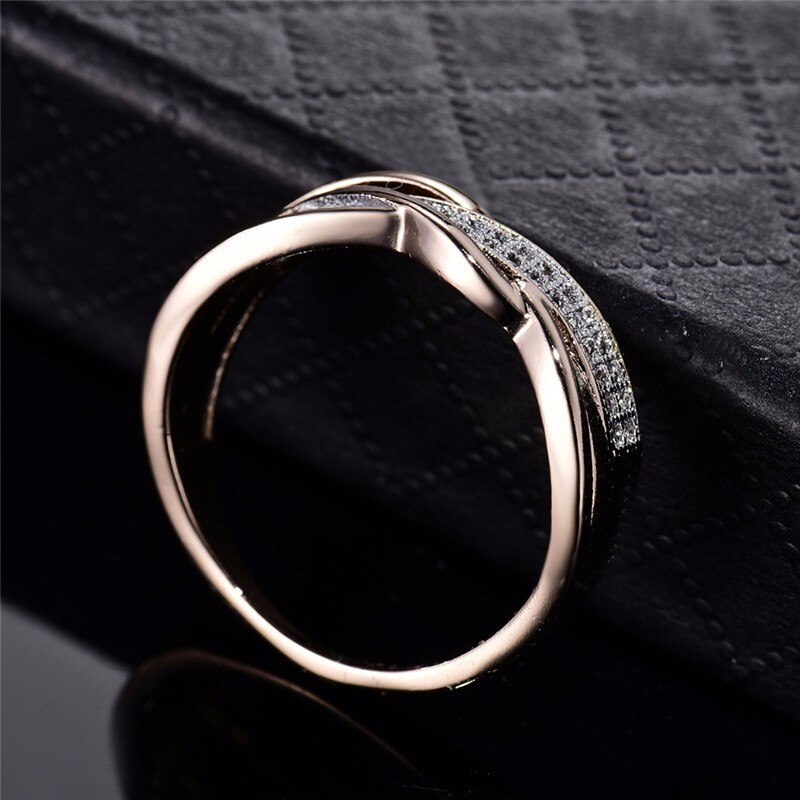 Mode Voor Vrouwen Bruiloft Curve Geometrie Ingelegd Zirkoon Ring Goud Kleur Plating