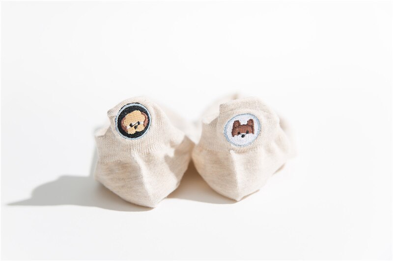 2020Socks children's left and right feet embroidery dog boat socks women's college wind spring socks cotton cartoon products: Beige