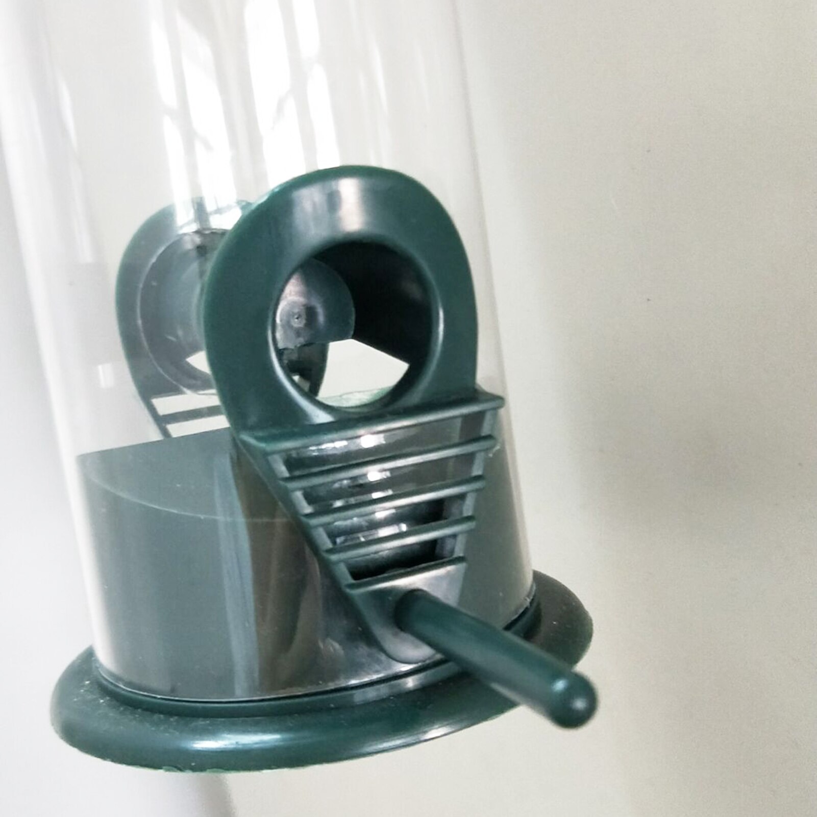 Garden Outdoor Metal Wild Bird Feeder Hanging Feeders View Window Balcony Hanging Bird Feeder Portable Parrot Feeding Supplies