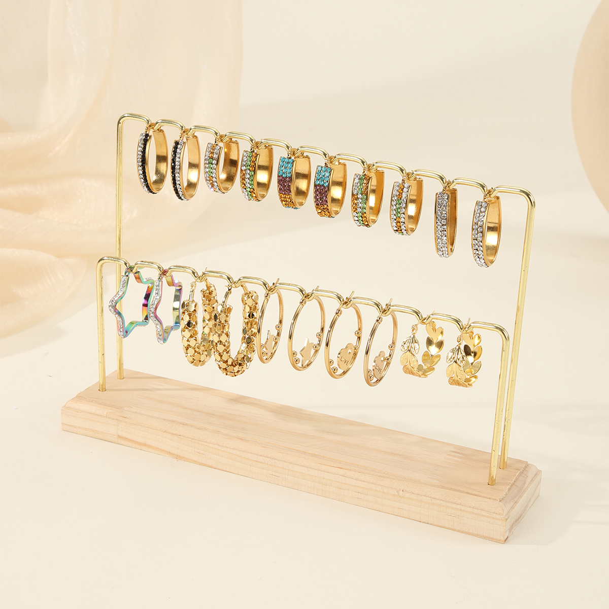 Orecchini, collane, anelli, braccialetti, porta gioielli, espositori per gioielli, supporti per organizer, scaffali in metallo