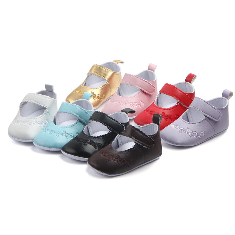 Stor bebe pu läder blomma broderade skor mjuk sulor baby first walkers spädbarn flicka prewalkers skor spjälsäng skor guld