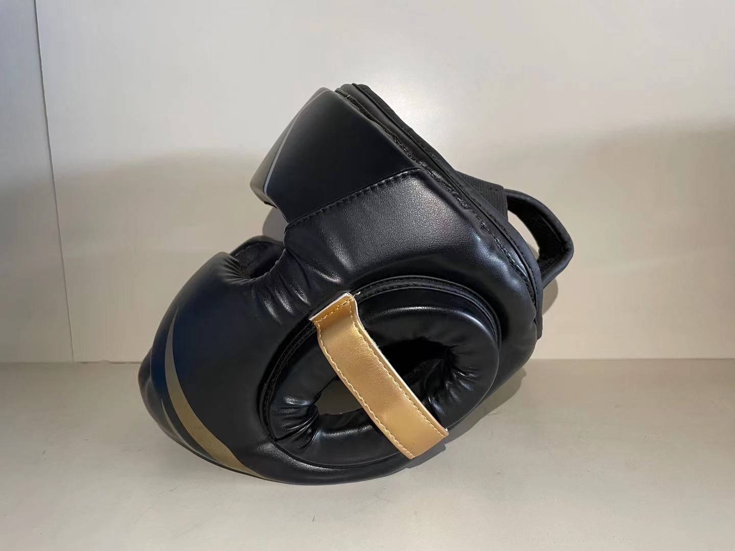 Casque de boxe MMA en Faux cuir, pour l'entraînement, Kickboxing, karaté, Taekwondo, pour hommes et femmes, pour enfants, Muay Thai Free Fight
