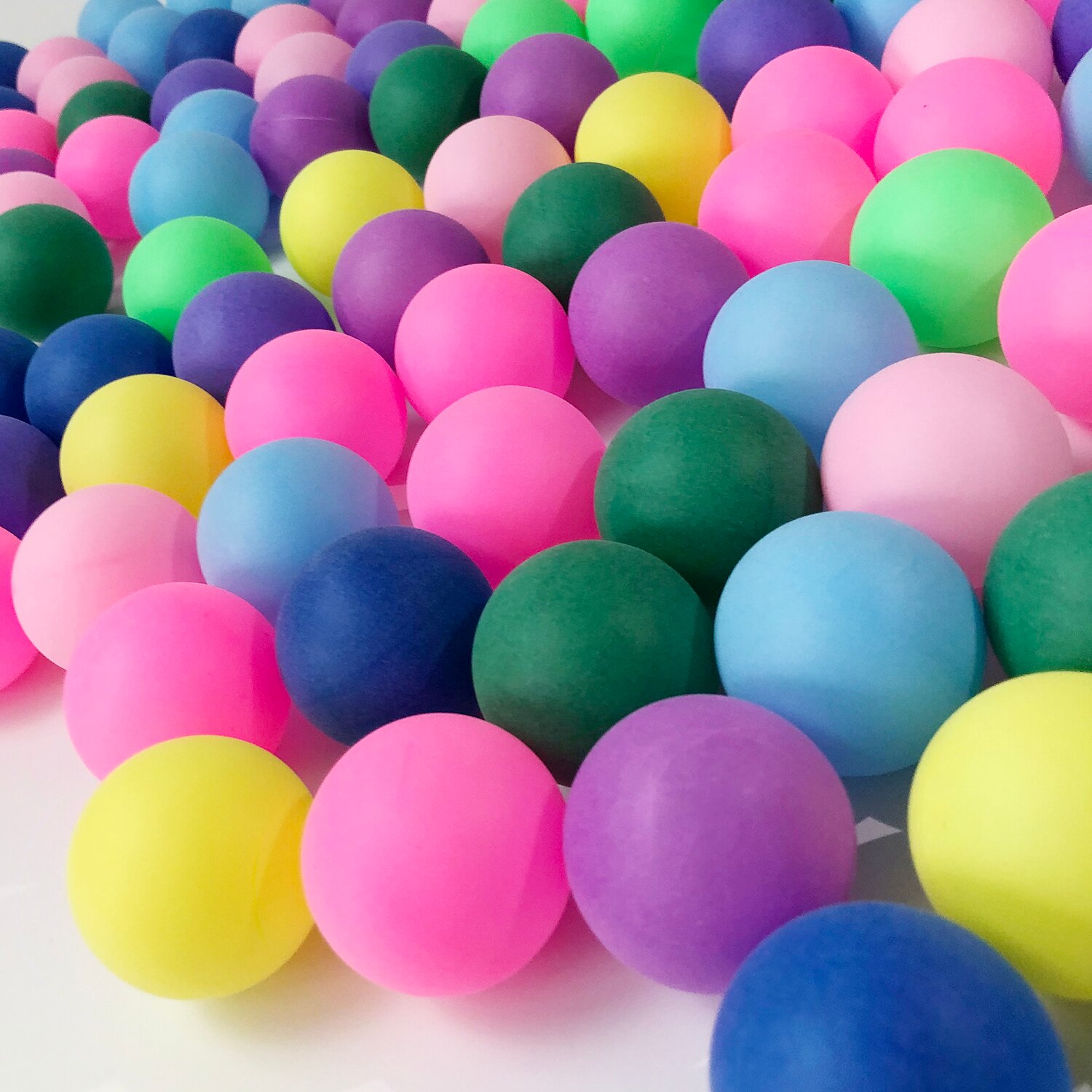 10 stk farvede ping pong bolde 40mm 2.4g underholdning bordtennis bolde blandede farver til lotteri spil og aktivitet kattelegetøj