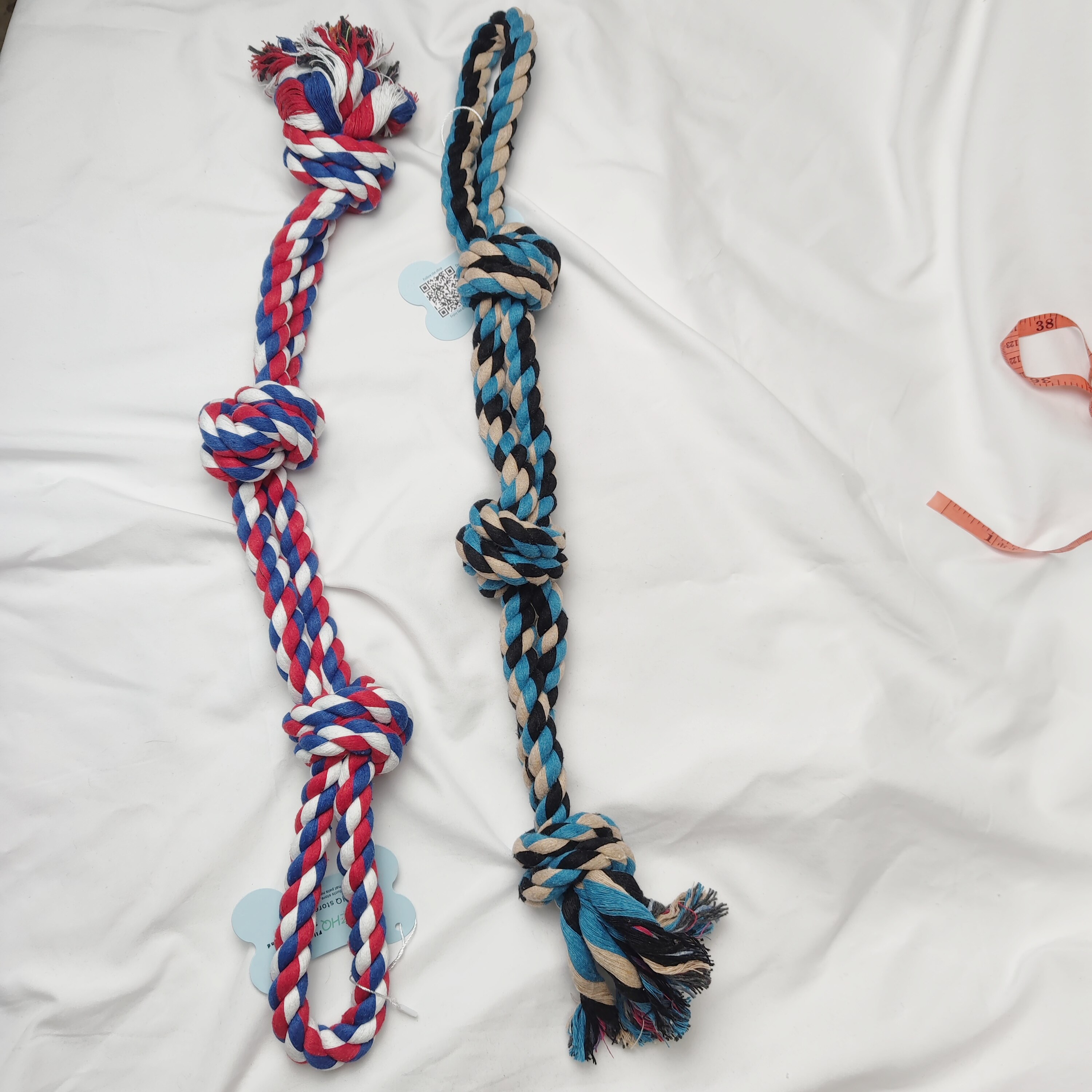 Cuerda de algodón interactiva para perros grandes, juguete portátil de 3 nudos, 58cm, 1 unidad La cuerda de mordida mide 58 cm de largo, el nudo tiene 7 cm de grosor y pesa alrededor de 365 gramos. Es adecuado para jue