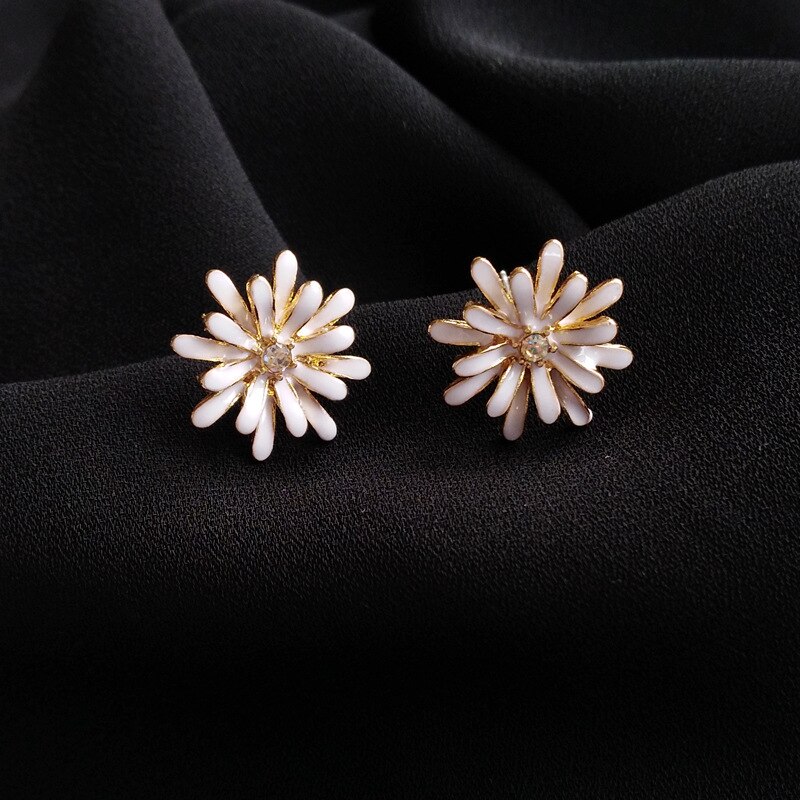 Boucles d'oreilles blanches petites marguerites blanches en 3D pour femmes, mignonnes avec des Clips de fleurs, Clips pour les oreilles coréennes, sans Piercing