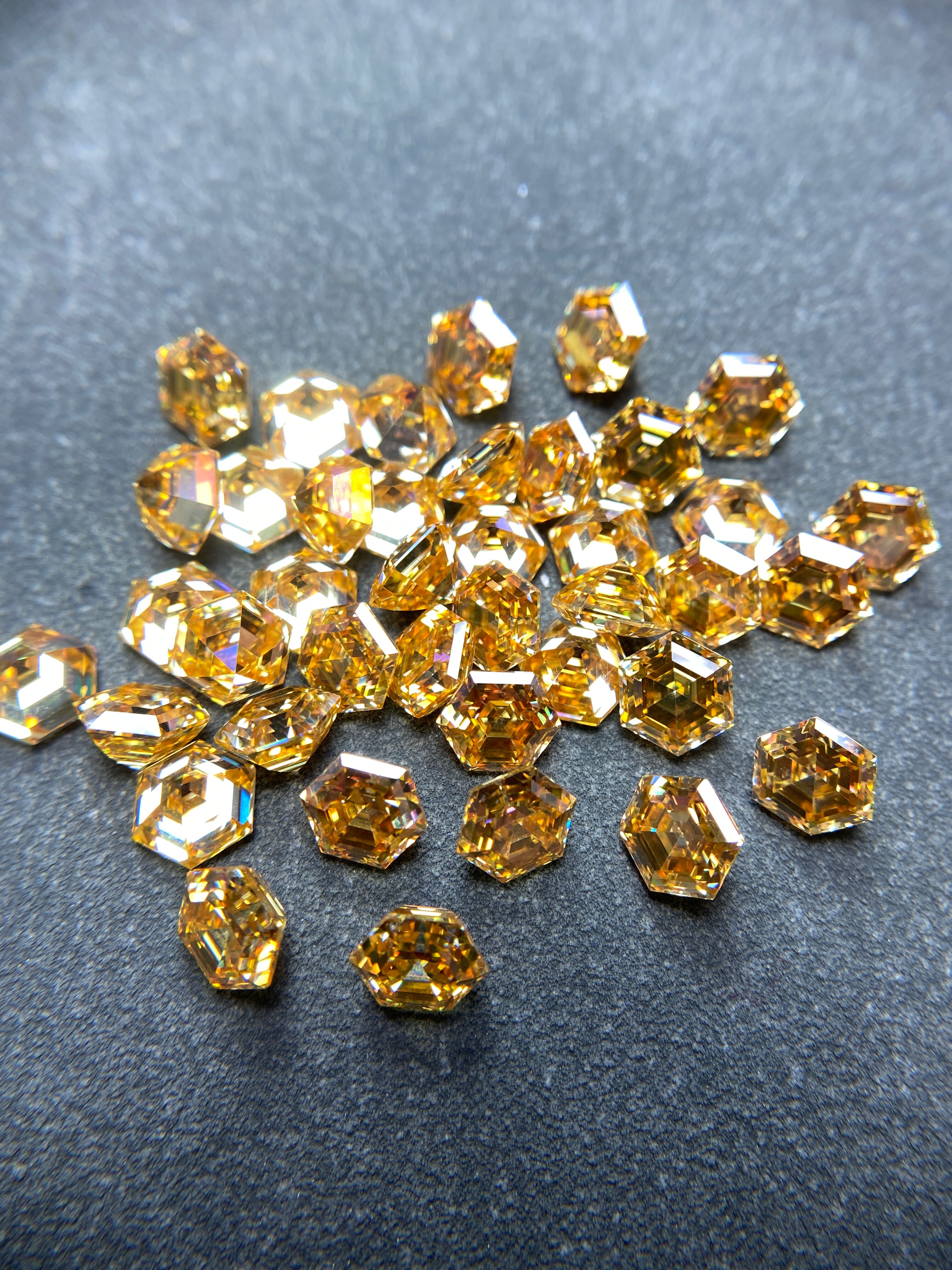 100% 6.5x6.5mm la coltivazione di laboratorio di diamante esagonale giallo mosung può essere attraverso il supporto per penna di perforazione all&#39;ingrosso