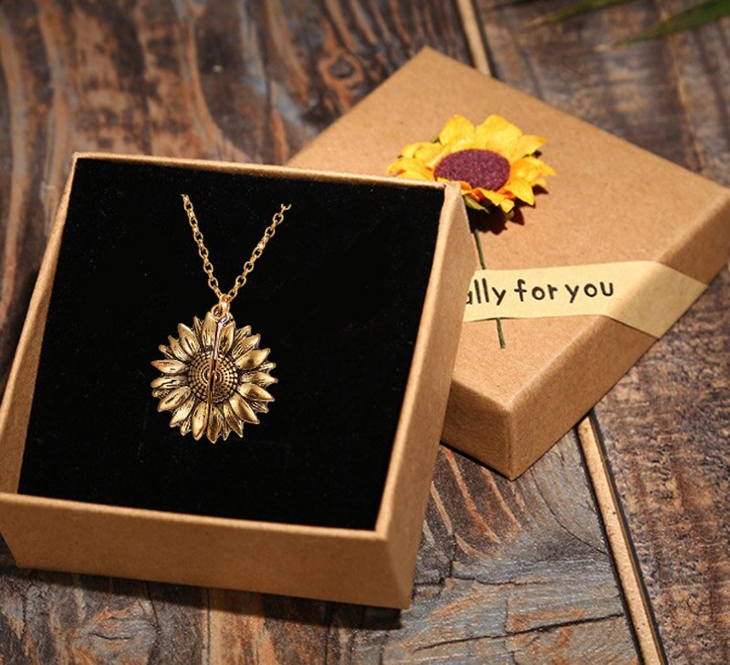 Gouden Kettingen Vrouwen Mode-sieraden Brief Gegraveerd Open Medaillon Zonnebloem Hanger Kettingen Vrouwen Meisje