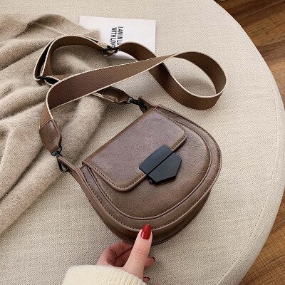 Solidt mønster pu læder sadel crossbody tasker til kvinder mini skulder messenger taske berømte mærke kvinde håndtasker: Khaki