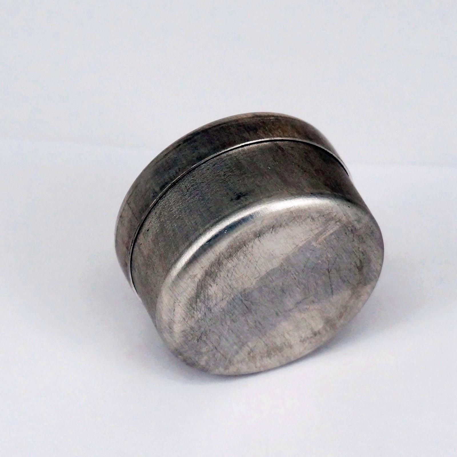 46 x 25mm höjd x diameter laboratoriealuminiumburkar med lock för jordprovtagning