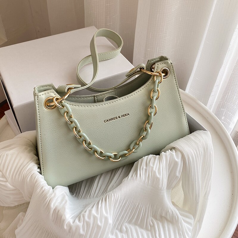 Unieke okseltas & ketting vierkante tas schoudertas breedte 28cm hoogte 17cm dikte 7cm