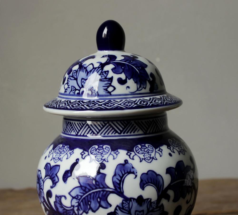 Jingdezhen porcelain hand painted blue and white porcelain general tank Chinese decoration classical home study decoration