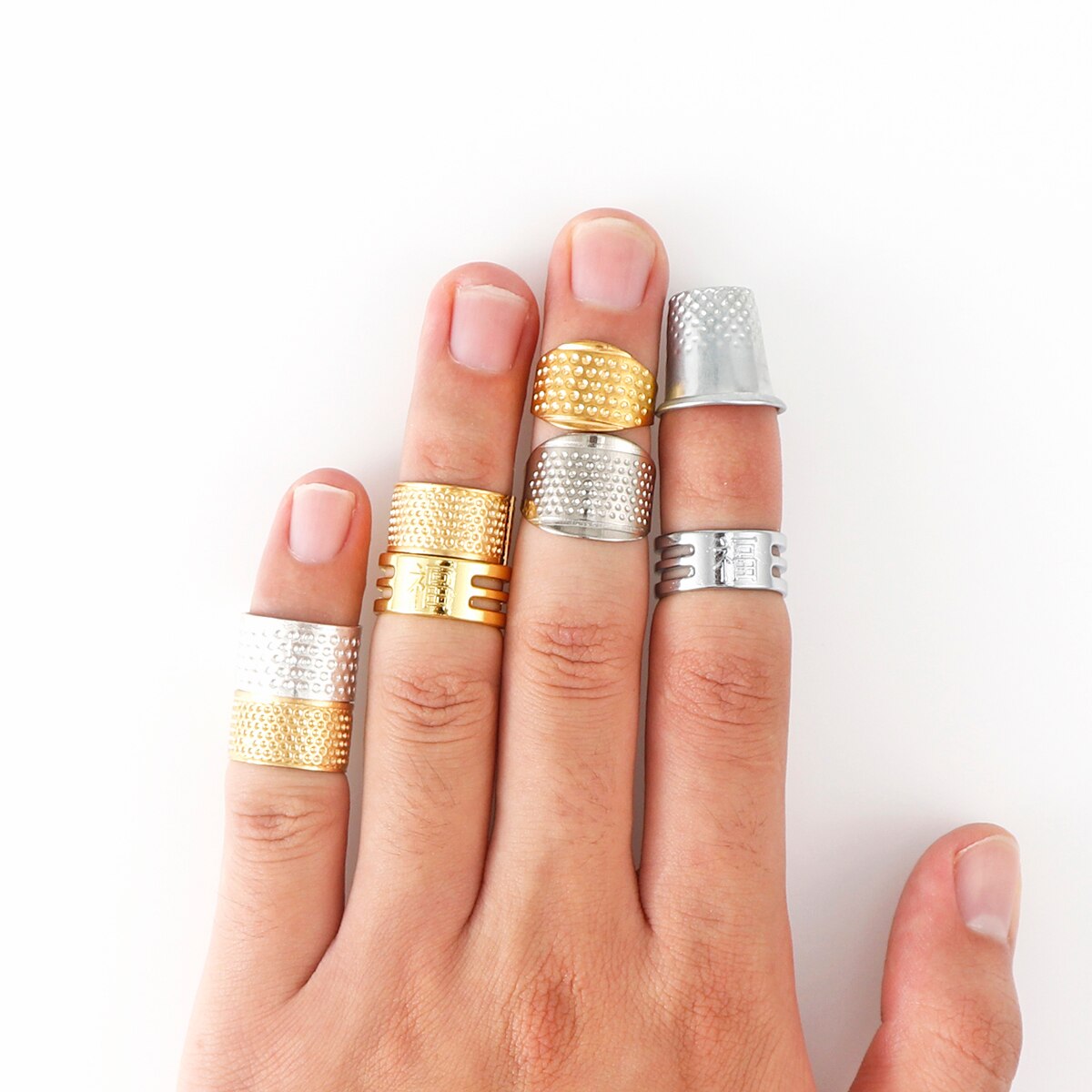 8 Teile/satz Ring Typ Stricken Werkzeuge Finger Tragen Fingerhut Garn Guides Eisen Kupfer Nadel Fingerhut Nähen Grip Metall schild