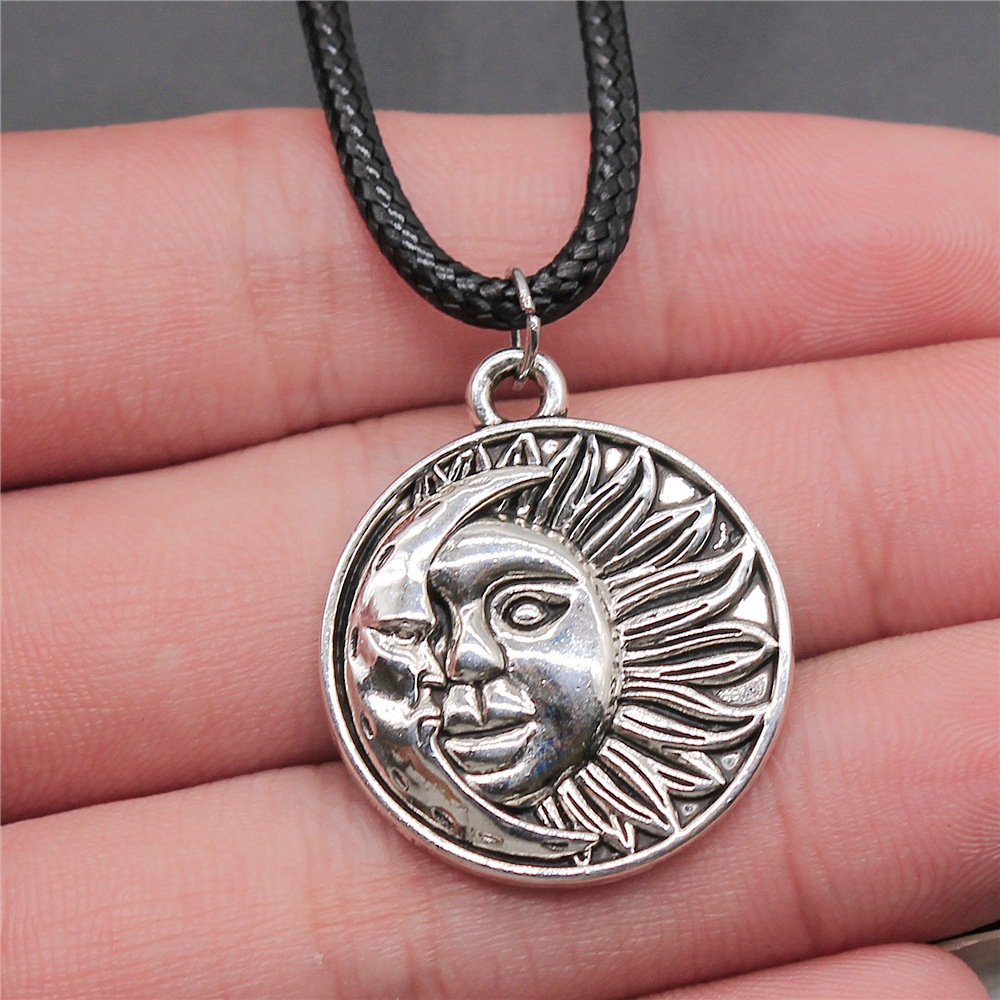 30 estilos Unisex amuleto Wicca joyería sol Luna estrella pentagrama colgante collar cordón de cuero negro