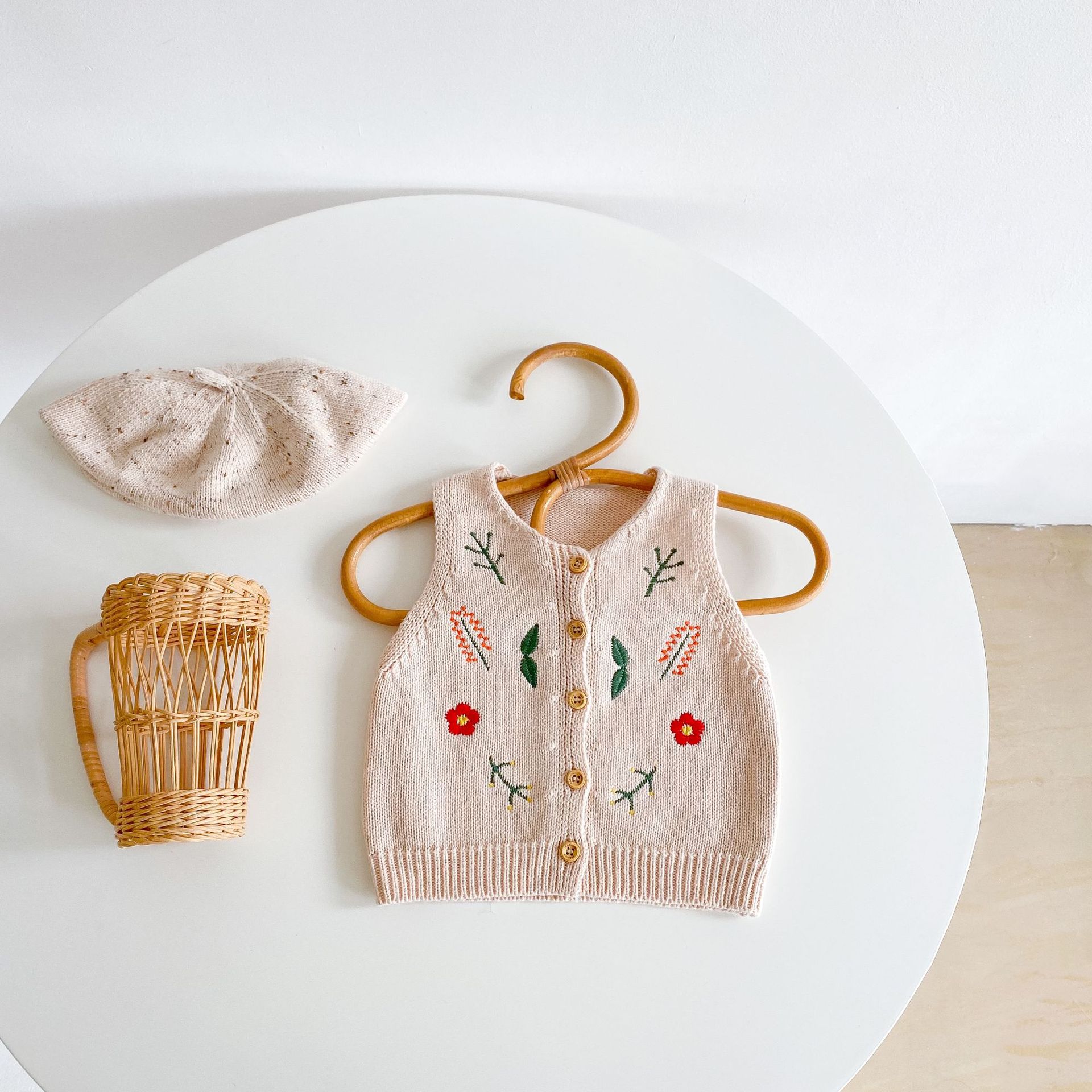 Embroidery Baby Boys And Girls V-neck Sleeveless Twist Knit Woolen Vest Cardigans Sweater For 0-24M Autumn Baby Girl Clothes