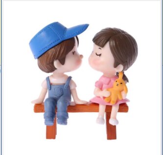 Schattige koppels beeldjes feeëntuin miniaturen ornamenten pvc schattige jongen en meisje geliefden kussen bruiloft poppen voor huisdecoratie: Blauw