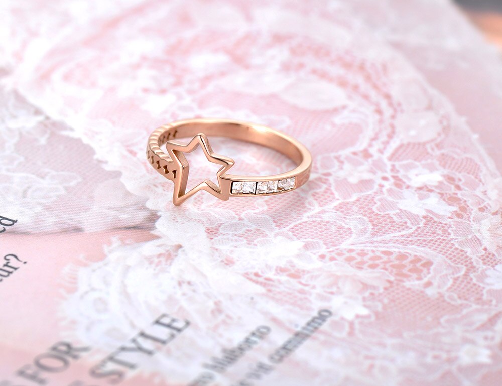 Lokaer Design originale in acciaio inossidabile CZ cristallo stella anelli gioielli per donna ragazza Chic personalità romantica anello di barretta R20008