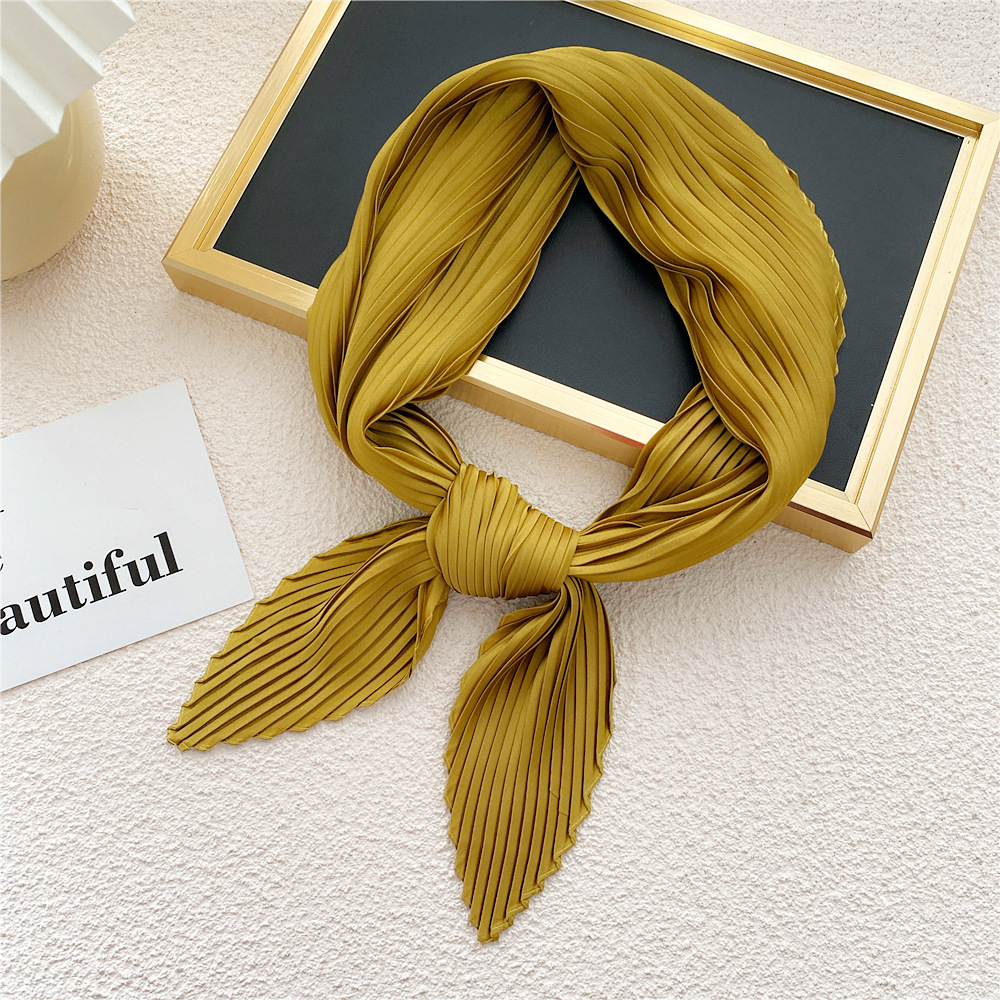 Bufanda de seda satinada pequeña para mujer, pañuelo triangular plisado de Color sólido para el cuello, banda para el pelo, lazos, Foulard femenino