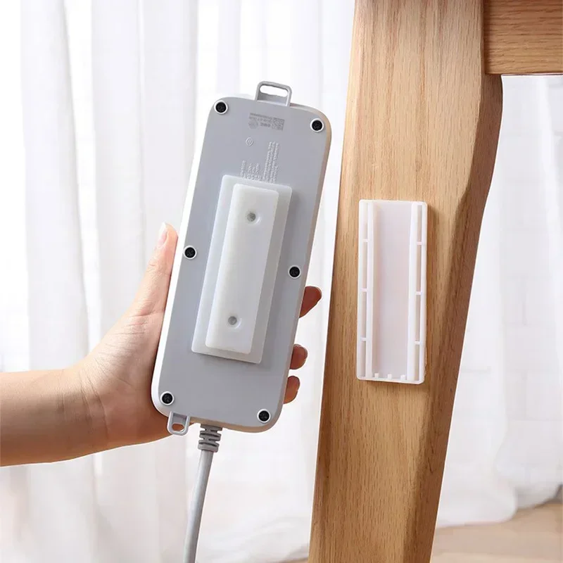 Fijador de enchufe de escritorio autoadhesivo, organizador de cables de regleta colgante, fijador de pared extraíble enchufable, estante de pared, 1 ud.