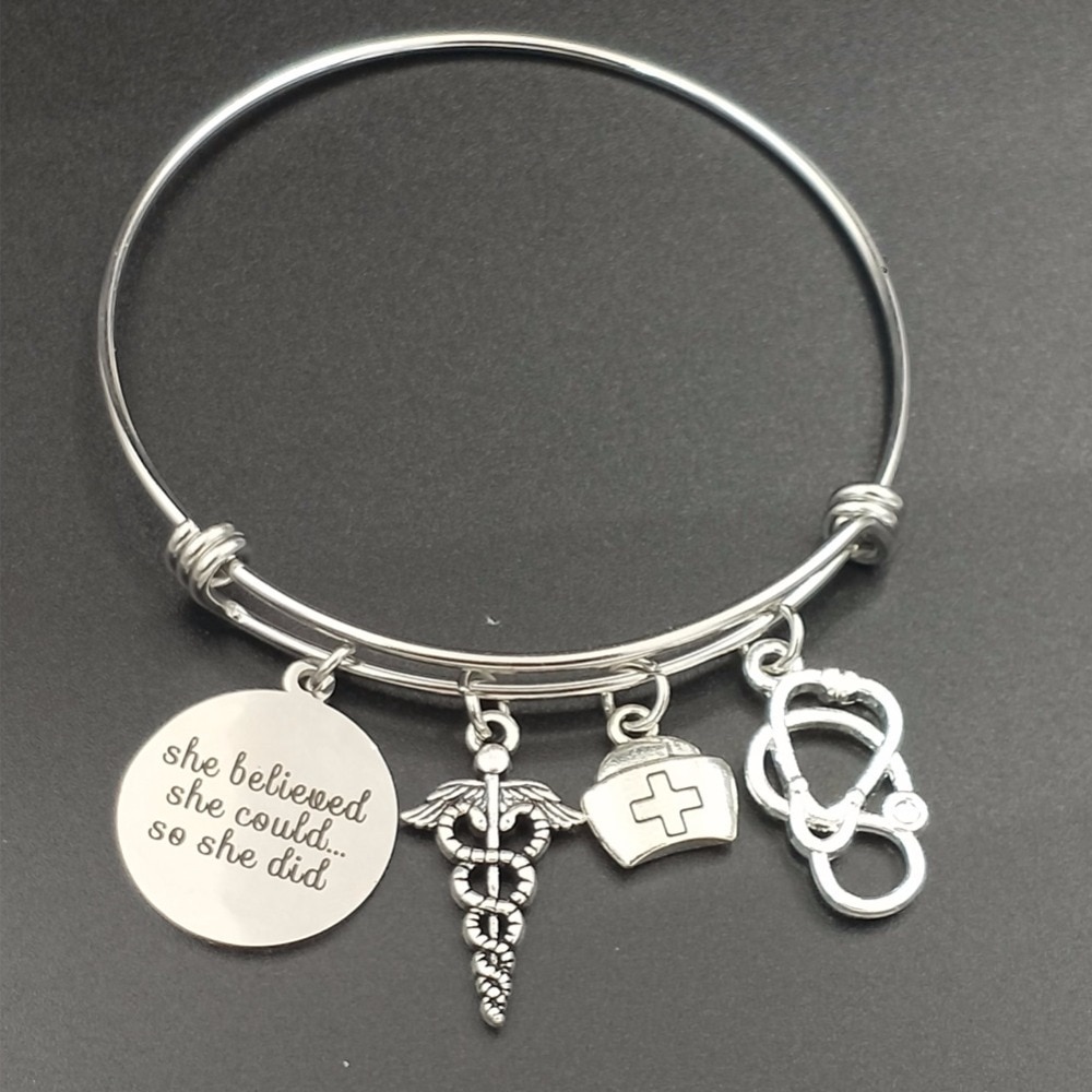 Rvs Expandable Wire Bangle Verpleegkundige Graduation Sieraden Idee Caduceus Cap Stethoscoop Charms DIY Meisjes Armbanden