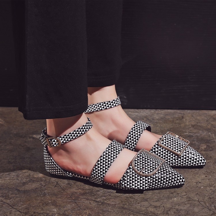 Gran tamaño 11 12 Sandalias planas de verano señoras de las mujeres zapatos de mujer zapatos de una palabra botón para las mujeres de fondo plano de Baotou sandalias