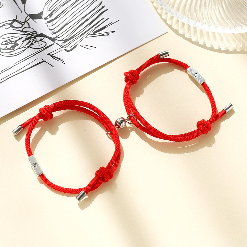 2 teile/satz Sonne Mond Paar Armbänder verrotten Schnur Freundschaft Schmuck Magnetische Glocken Perlen Einstellbare Seil Armbinde Handgemachten Schmuck: Mond rot