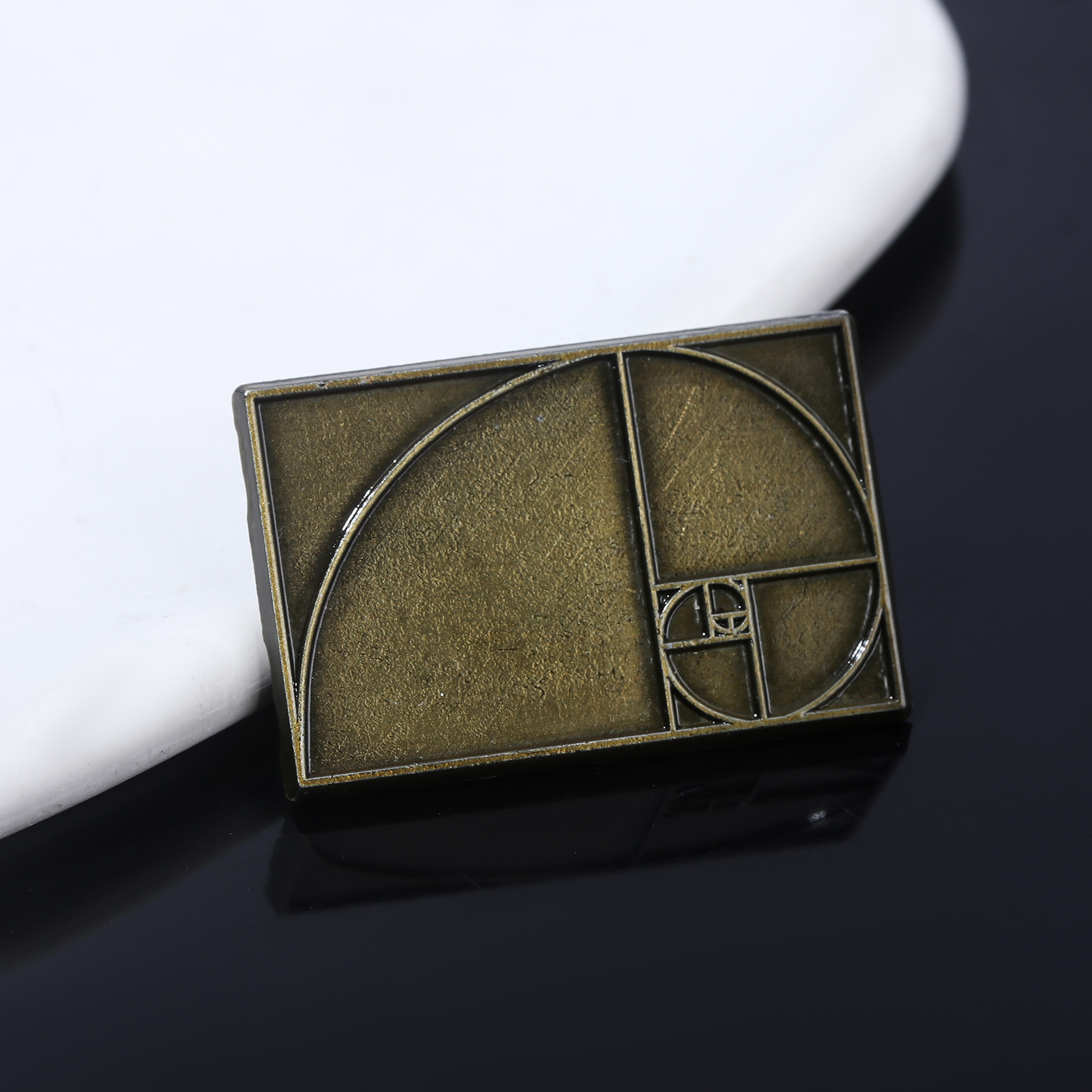 Vintage gyldne snit fibonacci-tal grafisk broche geometrisk kunst badge mænd kvinder rygsæk reversnål tilbehør smykker