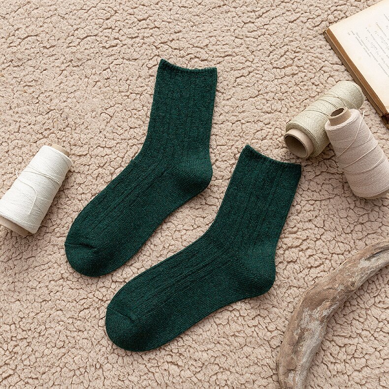 Moda zimowe skarpetki damskie długie skarpetki dziewczyny Korea styl kolor oddychające zwykły bawełniane skarpetki dama retro ciepłe długie wysokie jakości: Zieleń wojskowa